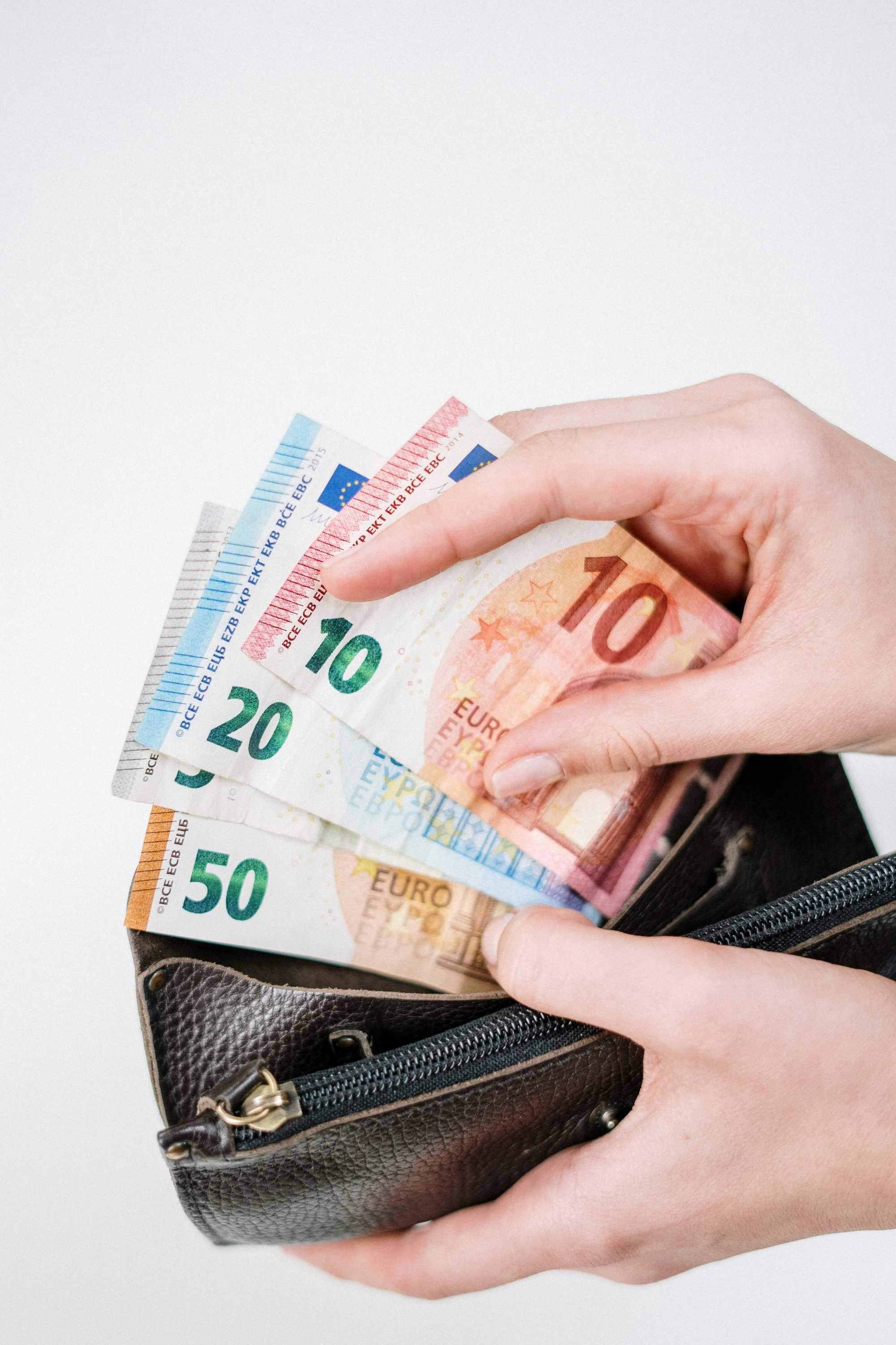 办理信用卡需要的资料有哪些？如何准备办理信用卡所需的资料？
